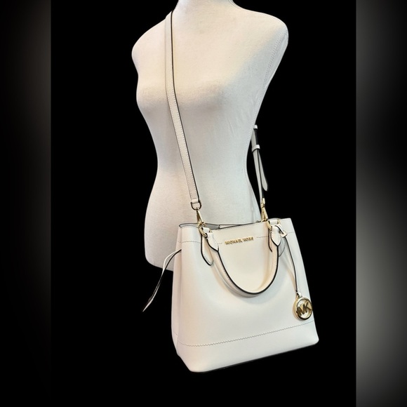 Michael Kors | Eden Large Drawstring Grab Bag in Blossom - Picture 4 of 10